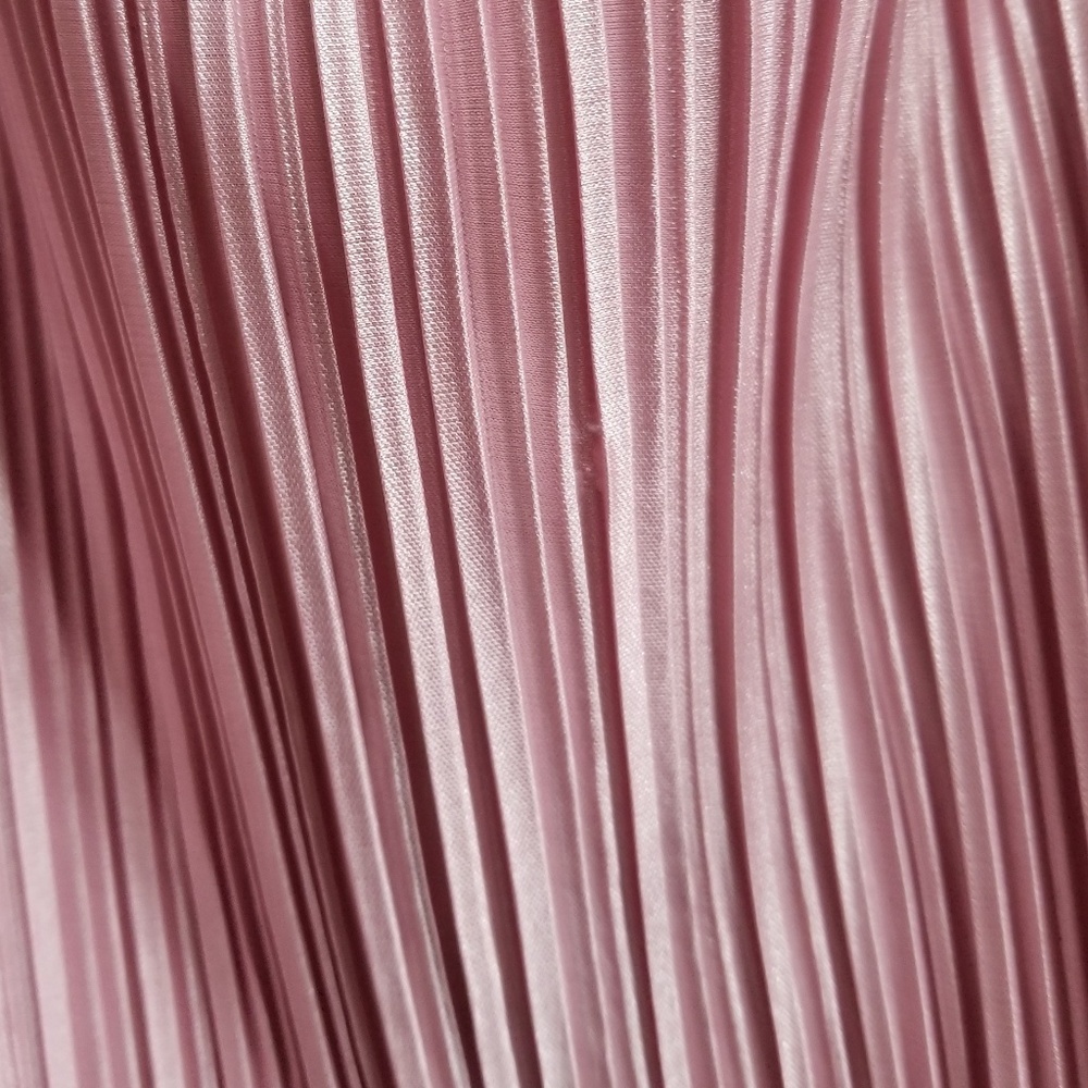 Women's Plus Size Pleated Pink Tank Top - Picture 7 of 8